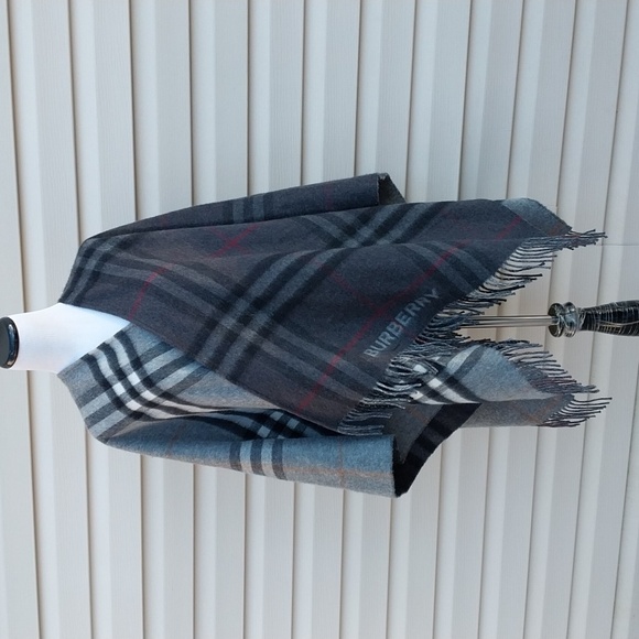 BURBERRY CONTRAST CHECK WOOL CASHMERE JACQUARD CAPE PONCHO - Picture 4 of 10